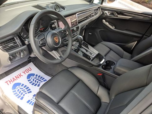New 2026 Porsche Macan image 4