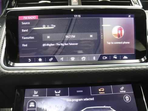 Used 2018 Land Rover Range Rover Velar R-Dynamic SE AWD/4WD image 38