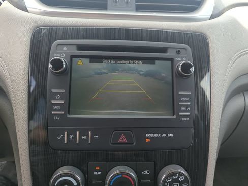 Used 2015 Chevrolet Traverse LT w/ Style and Technology Package FWD image 25