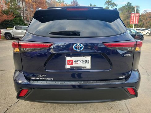 Certified 2023 Toyota Highlander XLE image 5