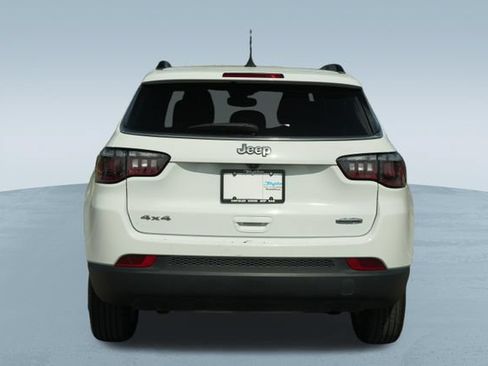 Used 2025 Jeep Compass Latitude AWD/4WD image 8
