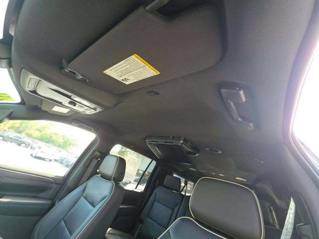 Used 2021 GMC Yukon XL SLT AWD/4WD image 11