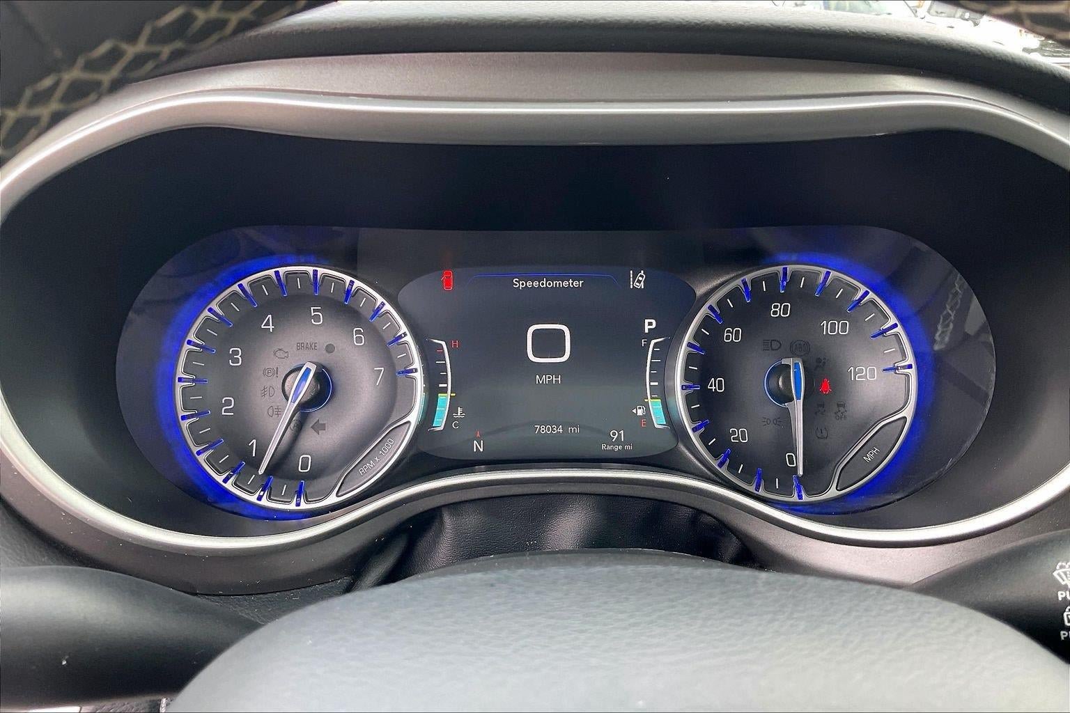 Used 2024 Chrysler Pacifica Touring-L FWD image 20