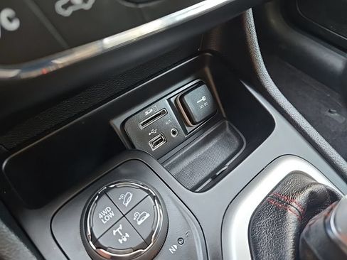Used 2017 Jeep Cherokee Trailhawk w/ Comfort/Convenience Group AWD/4WD image 47