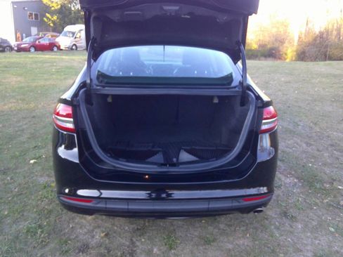 Used 2017 Ford Fusion SE w/ Equipment Group 201A image 7