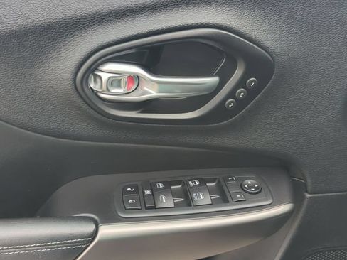 Used 2021 Jeep Cherokee Limited AWD/4WD image 13