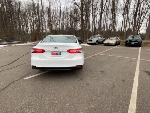 Used 2020 Toyota Camry LE image 12