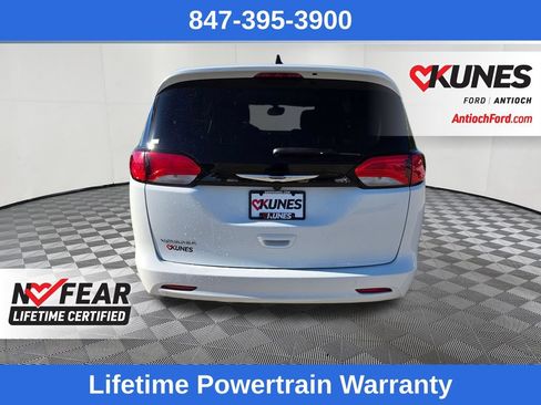 Used 2023 Chrysler Voyager LX FWD image 6