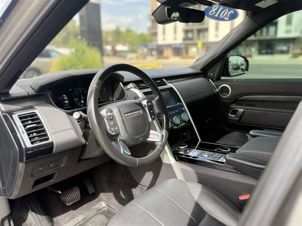 Used 2018 Land Rover Discovery HSE AWD/4WD image 17
