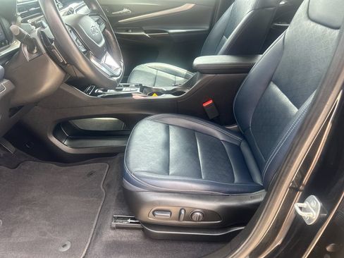 Used 2023 Chevrolet Bolt EUV Premier w/ Sun & Sound Package FWD image 10
