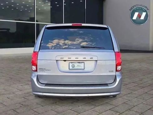 Used 2018 Dodge Grand Caravan SE w/ Rear Park Assist Package image 4