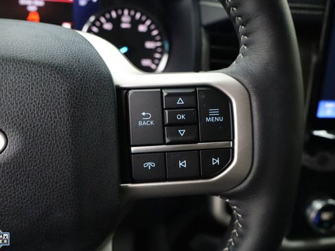 Used 2024 Ford Expedition XLT image 15