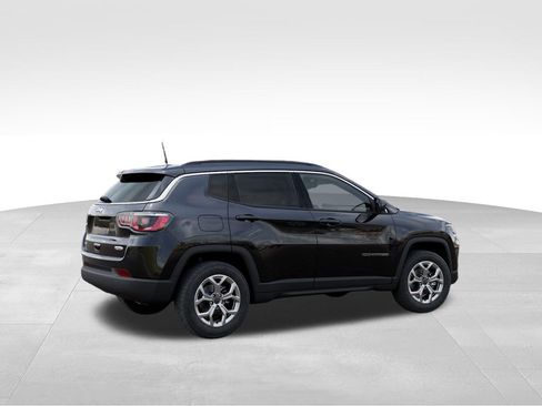 Used 2026 Jeep Compass Latitude AWD/4WD image 5