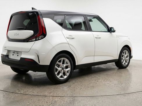 Used 2025 Kia Soul LX w/ LX Technology Package image 9