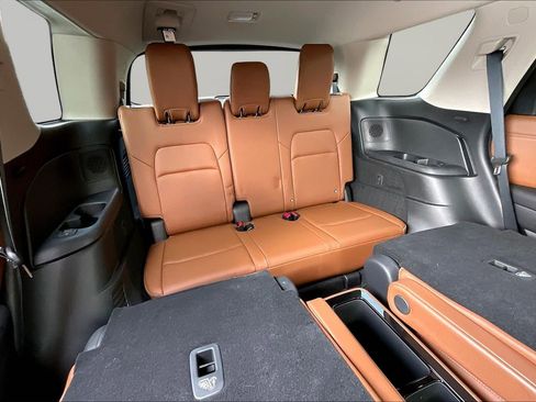 Used 2025 Nissan Pathfinder Platinum image 27