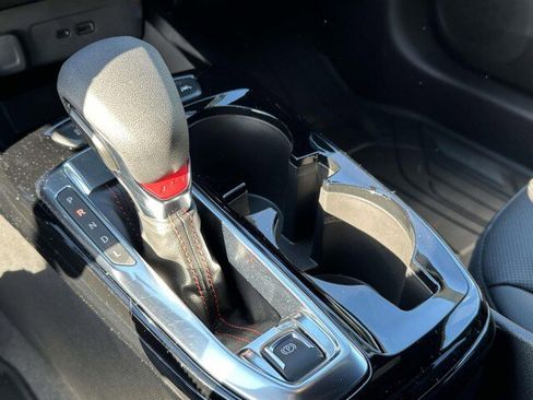Used 2025 Chevrolet Trax RS image 21