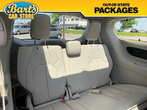 Used 2020 Chrysler Pacifica Limited w/ Advanced Safetytec Group FWD image 10