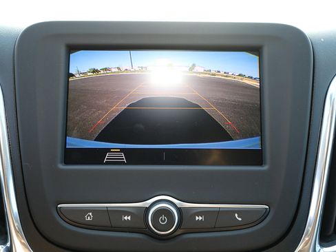 Used 2020 Chevrolet Equinox LT FWD image 16