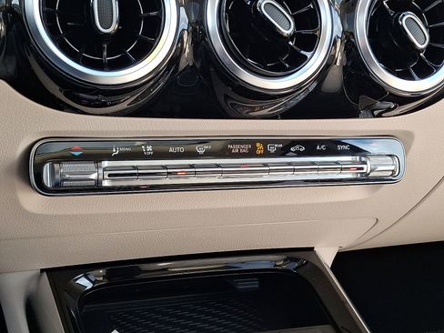 Used 2023 Mercedes-Benz GLA 250 4MATIC image 17