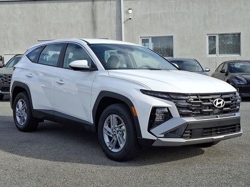 New 2026 Hyundai Tucson SE image 4