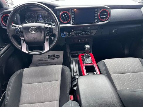 Used 2022 Toyota Tacoma TRD Off-Road AWD/4WD image 27