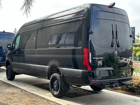 Used 2024 Mercedes-Benz Sprinter 2500 image 3