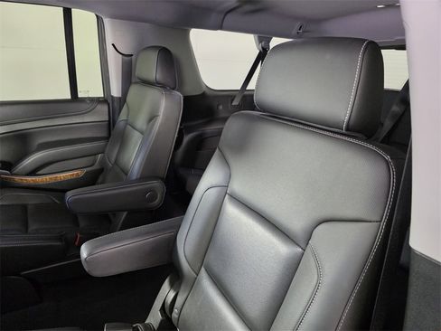 Used 2019 Chevrolet Suburban Premier image 15