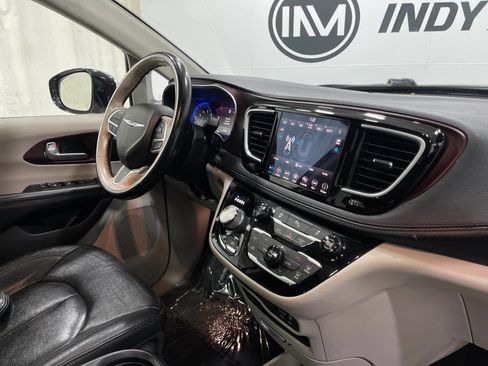 Used 2019 Chrysler Pacifica Limited FWD image 20