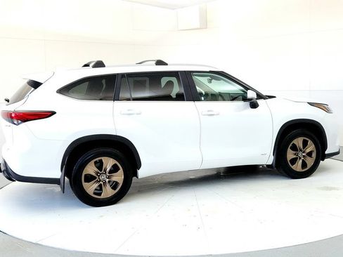 Used 2023 Toyota Highlander Bronze Edition AWD/4WD image 6