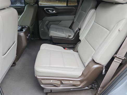 Used 2022 Chevrolet Tahoe LT w/ Luxury Package RWD image 17