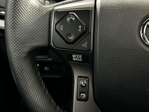 Used 2018 Toyota Tacoma SR image 21