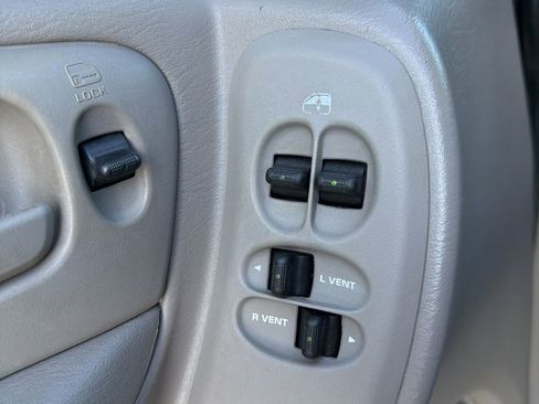 Used 2003 Dodge Grand Caravan Sport FWD image 61