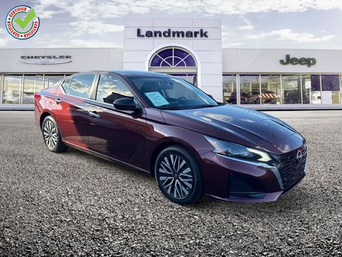 Used 2024 Nissan Altima 2.5 SV FWD image 1