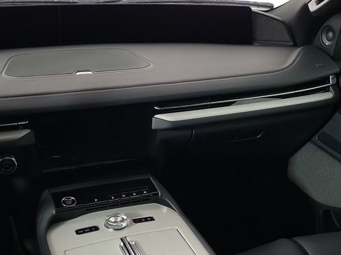 New 2025 Lincoln Navigator Reserve w/ Jet Appearance Package AWD/4WD image 10