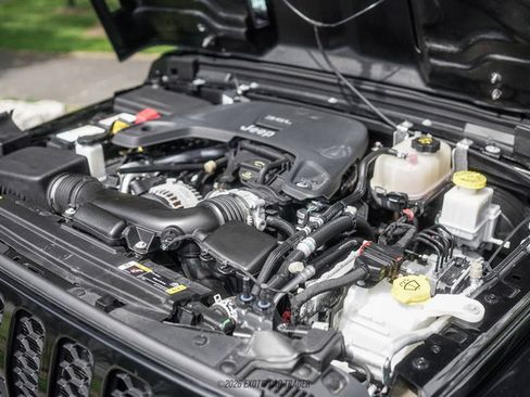 Used 2021 Jeep Gladiator Sport AWD/4WD image 15