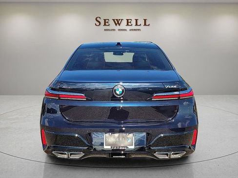Used 2026 BMW 760i xDrive AWD/4WD image 4