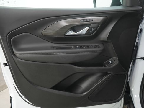 Used 2022 GMC Terrain SLT w/ LPO, Floor Liner Package AWD/4WD image 21