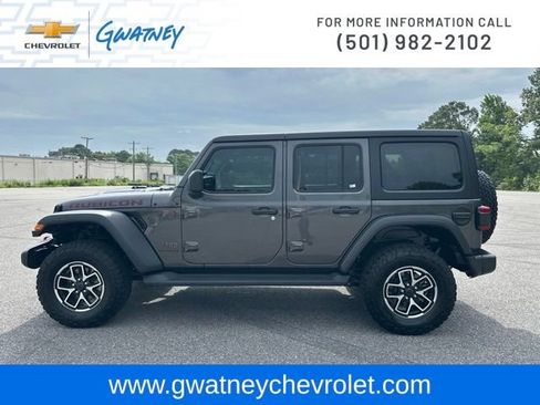 Used 2025 Jeep Wrangler Unlimited Rubicon w/ Convenience Group AWD/4WD image 8