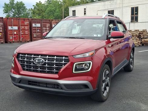 Used 2023 Hyundai Venue Limited FWD image 5