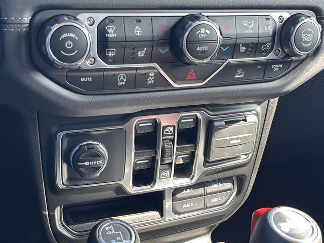 Used 2025 Jeep Wrangler Unlimited Sahara AWD/4WD image 36