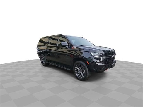 Used 2022 Chevrolet Suburban Z71 image 2