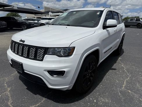 Used 2020 Jeep Grand Cherokee Altitude image 1