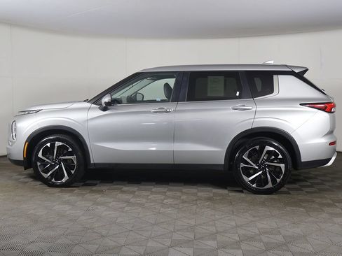 Used 2024 Mitsubishi Outlander SE FWD image 16