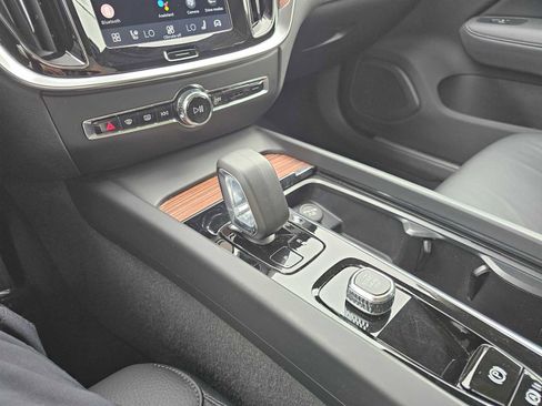 Certified 2025 Volvo V60 B5 Cross Country Plus AWD/4WD image 31
