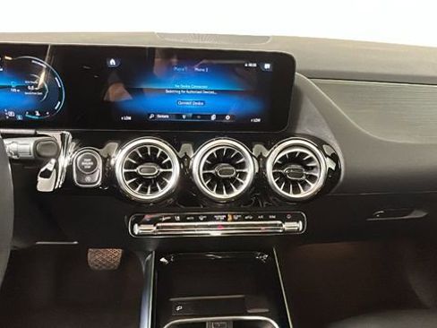 Used 2023 Mercedes-Benz GLA 250 4MATIC w/ Premium Package image 24