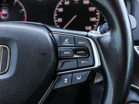 Used 2018 Honda Accord Touring image 19