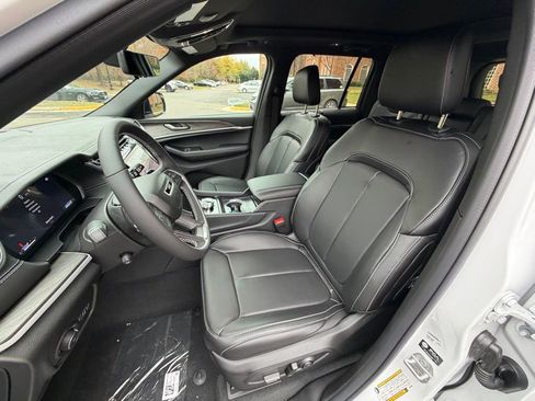 New 2025 Jeep Grand Cherokee Limited image 15