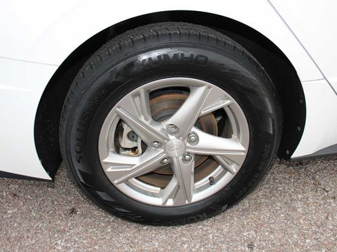 Used 2022 Hyundai Sonata SE w/ Preferred Accessory Package image 10