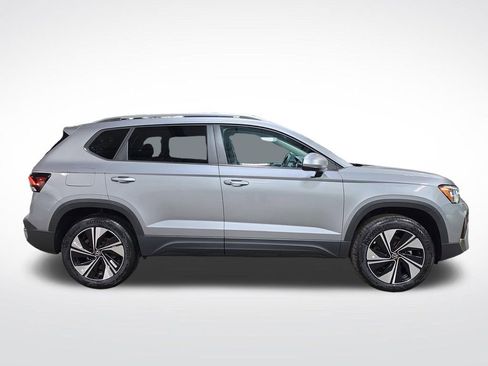 New 2026 Volkswagen Taos SE AWD/4WD image 4