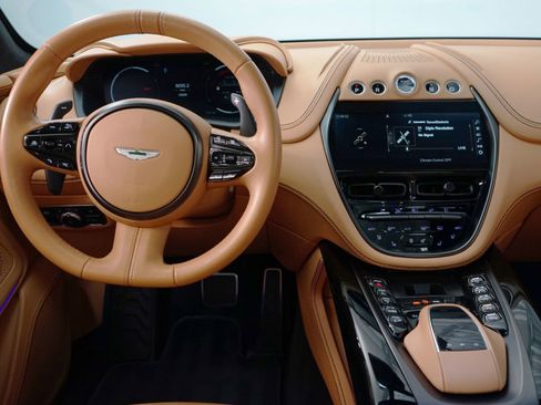 Used 2021 Aston Martin DBX image 16